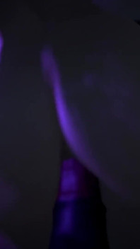 Blonďatá kočka jezdí na robertku v lese: 3D porno
