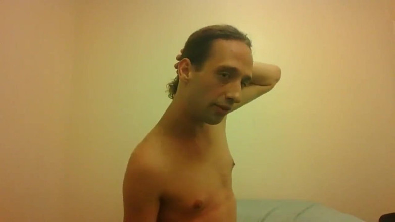 LilTaste: Topless transgirl flyttar öronen handsfree
