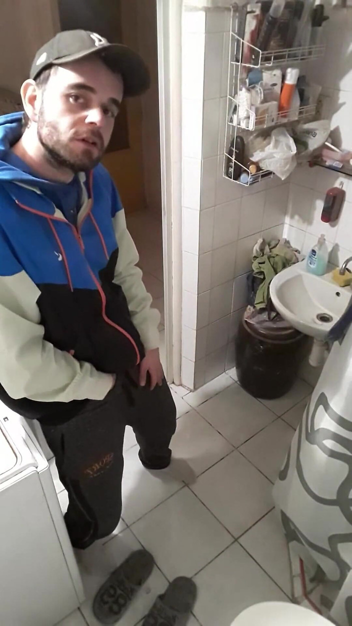 jerkofflover: Я своему бывшему парню в ванной, потому что он заснул и у него не было никого, кто мог бы мне подарить