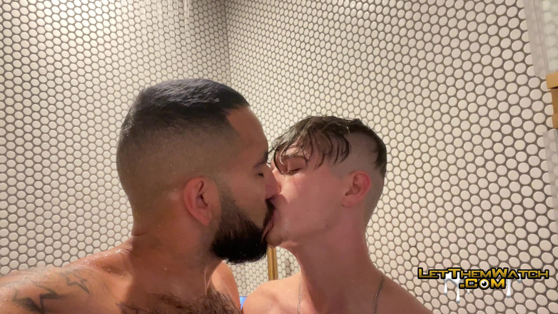 Let them watch: Zwaargeschapen twink neukte rauwe douche juven Jay Magnus