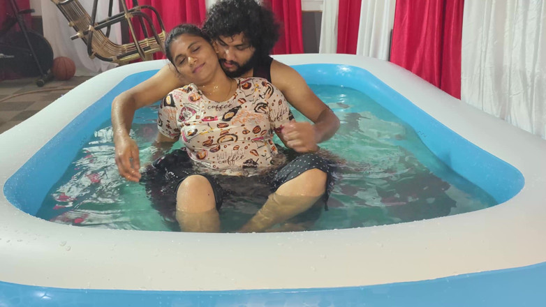 Vaigavarun45: คู่รักมัลลูเย็ดกันในสระว่ายน้ำพร้อมดูดควย
