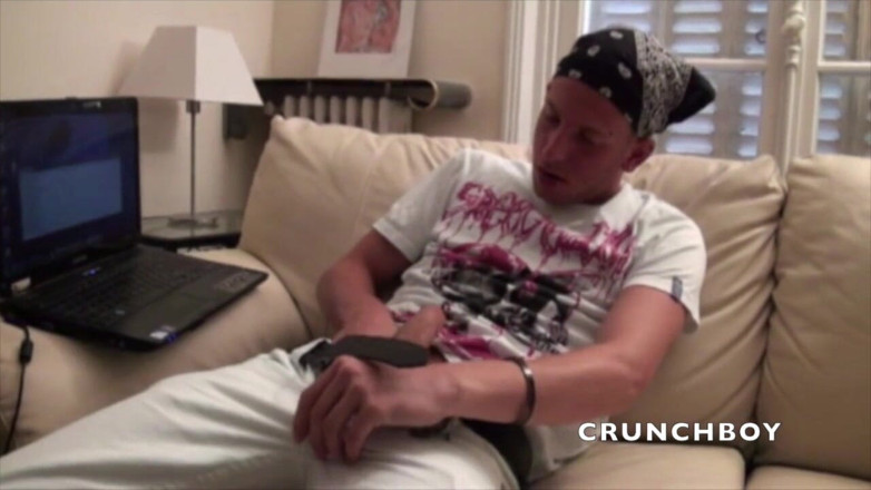 Crunch Boy: Padrasto tem gêmeos para ser fodido
