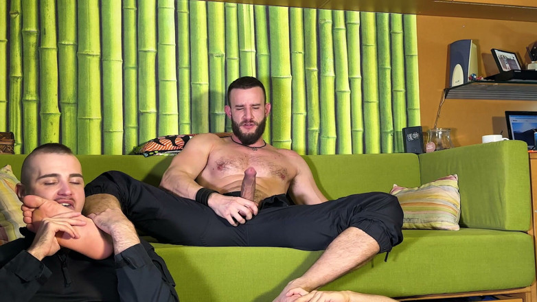 Czech male foot: Сирий запах і пристрасть: поклоніння спітнілим ногам Рідіка