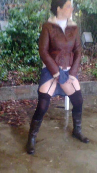 Mujer Madura Poderosa Corriente Meando En Medias