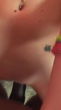 Międzyrasowe porno z Haley Young a Niegrzeczna 18-letnia wytatuowana brunetka owłosiona dziewczyna chce BBC i połykać spermę