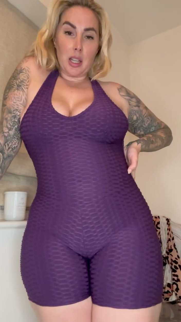 Paige Turnah: Big Ass Friend Tease to Help Me Relax