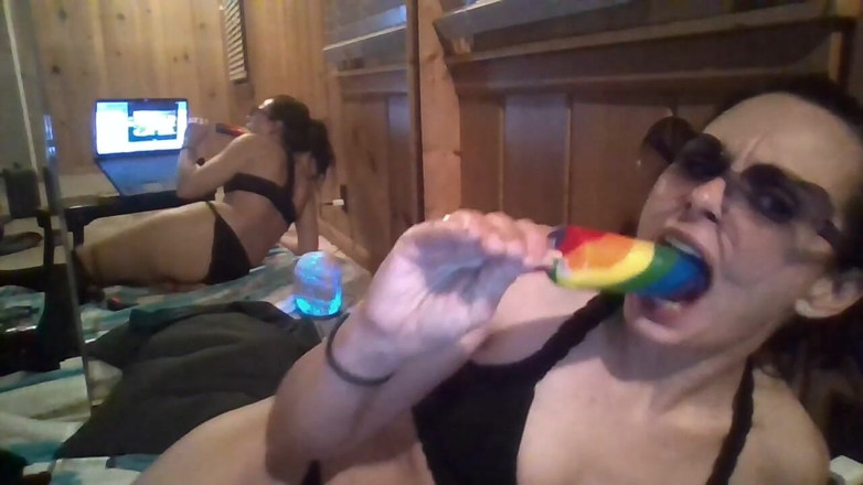 Rainbow Hottie: Arcoiris caliente chupa polla lol