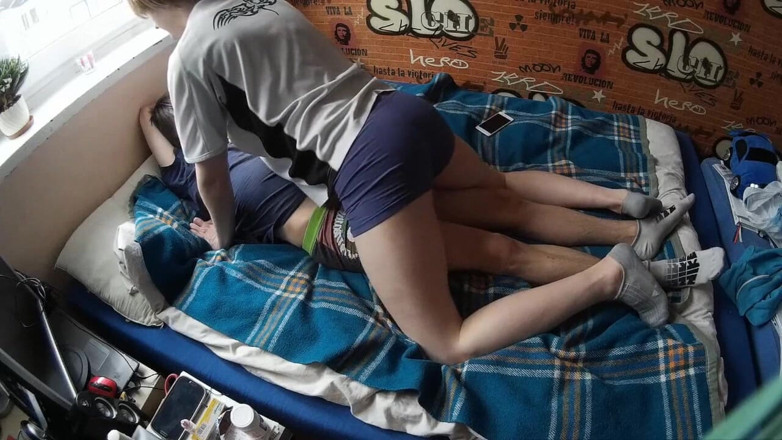 Ethan Alex: Elle s'enfile des copains sans capote et se fait éjaculer dans...