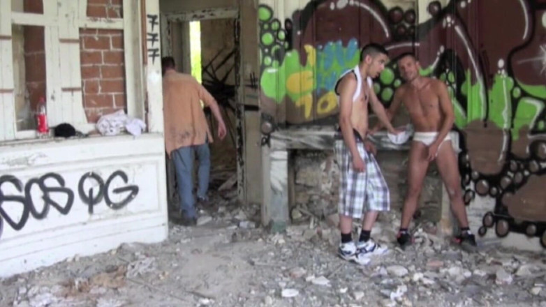 EXHIB BOYS: Twink відтраханий гетеросексуально анонімно на виставці cruising