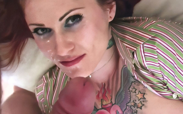 Real Sex Pass: Secretara roșcată ia o muie și apoi se fute la birou