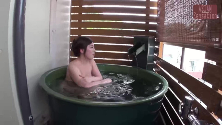 J-Cams: Dojrzała gorąca wiosna getaway wypełniona pożądaniem - Ep. 1