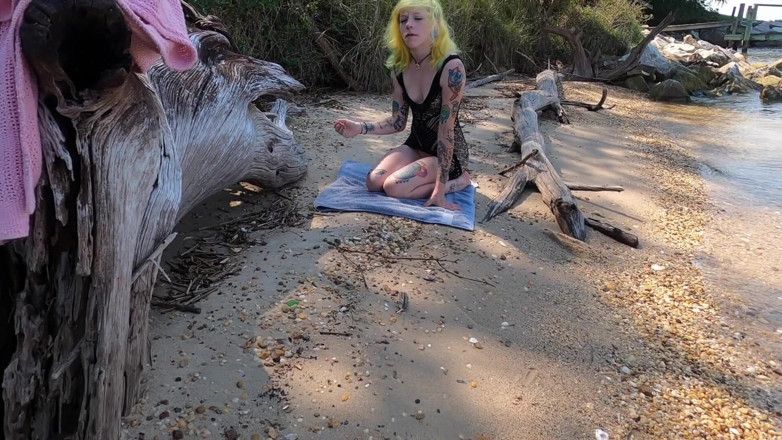 Real Amateur Sluts: Teen gets a facial and has sex in public!