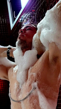 Motel Bath Tub! Let's Bubble with Me