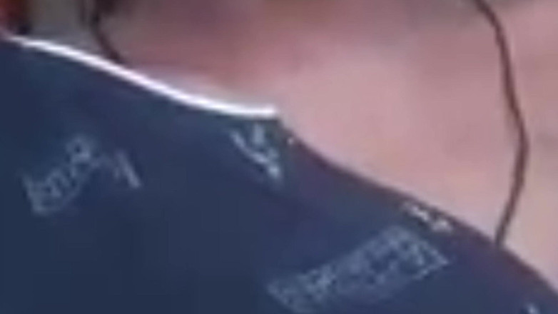 DesiBurChudai: Après que le mari soit sorti, il le beau-frère très...