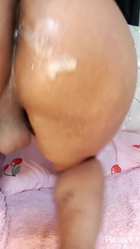Accarezzando di nuovo il mio cazzo e dando amore al mio culo