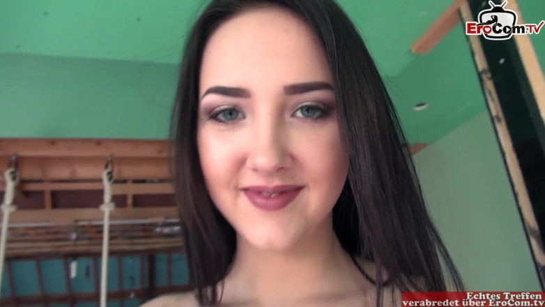 EroCom: สาวผมดำวัยรุ่นเย็ดแบบยังใส่กางเกงน่อง
