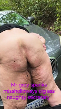 미스터 그레이는 그녀의 큰 엉덩이를 존나게 때리기 위해 미스 복도를 숲으로 데려갔습니다.