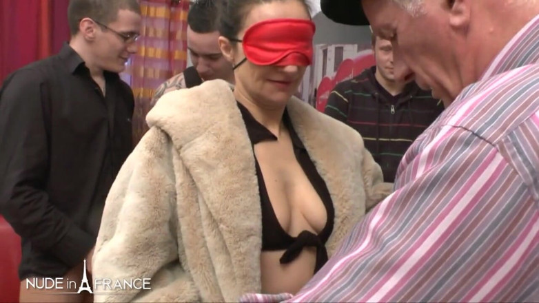 Nude in France: สาวตะกละโดนตีตูดแรงๆ ในงานแก๊งแบง