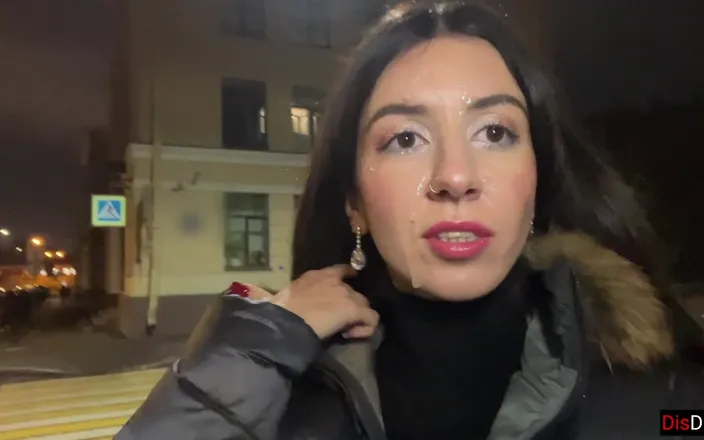 Dis Diger: Zničený make-up stříkání na obličej - Cumwalk na Street Fur Coat