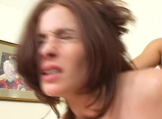 Top Web Models: Джинджер Лі сексуальна брюнетка з великими фальшивими цицьками трахає поголену пизду і робить глибокий мінет і ковтає сперму