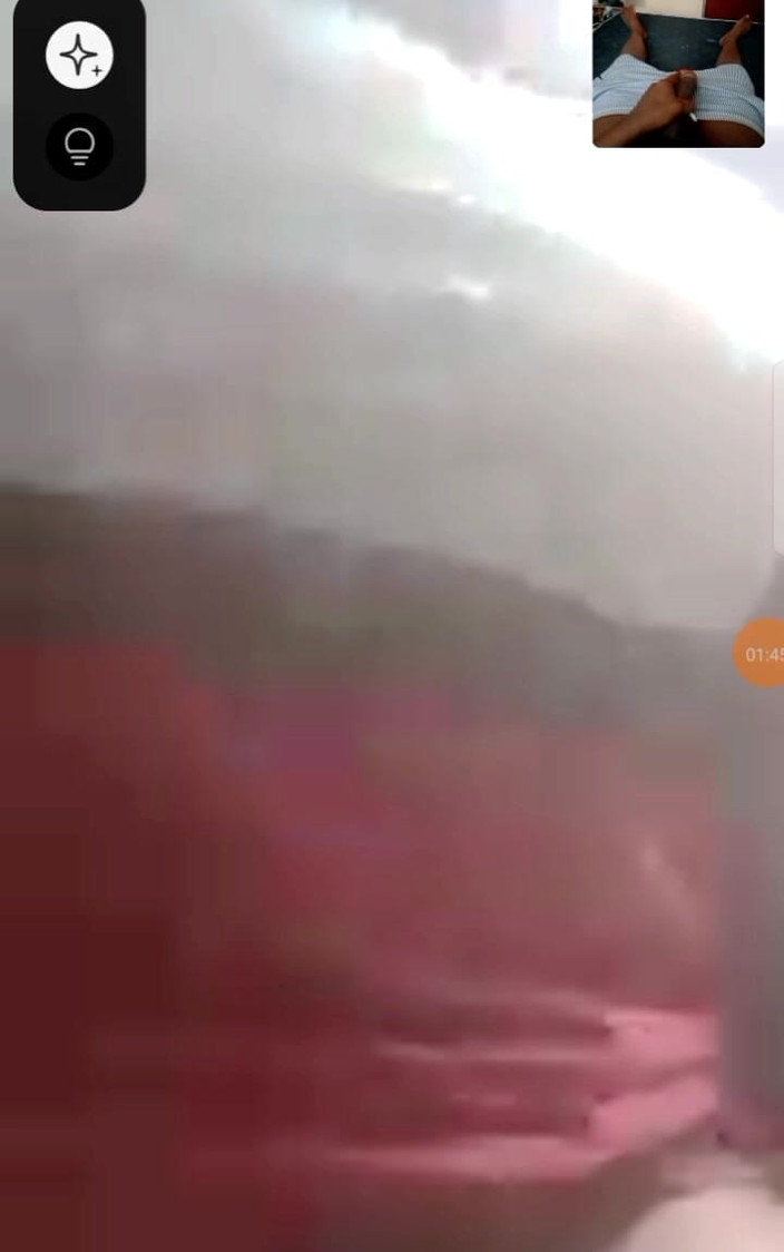 Me and my new slut: धोखेबाज परिपक्व विवाहित महिला वीडियो कॉल पर अपने खिलौने वाले लड़के के साथ चुदाई करती है