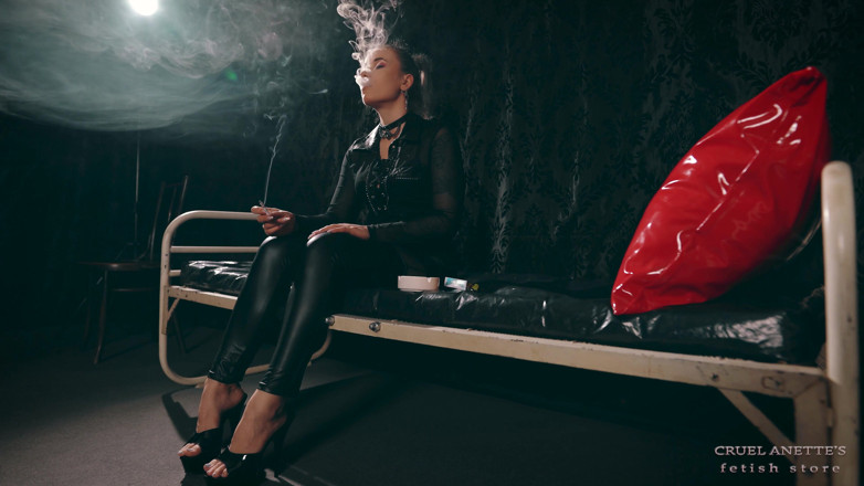 Cruel Anettes fetish world: A cigarette after punishment