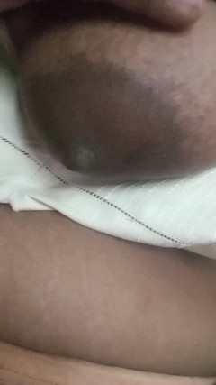 Bedroom: Casalinga indiana in dolce esibizione sessuale