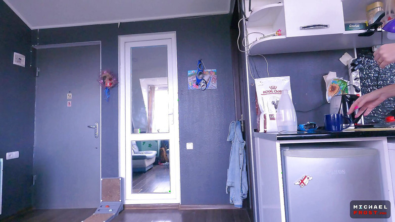 Michael Frost Pro: 집에 없을 때 남친의 친구와 하드코어 섹스하는 바람피는 마누라