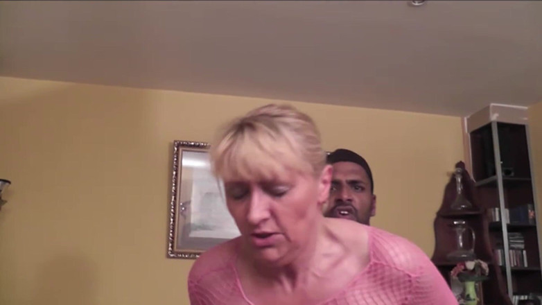 Matureandco: The Sports Teacher Smashes the Mature Woman on the Ground