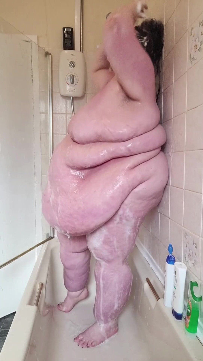 SSBBWLadyBrads: Splish splash дозволяє намокнути