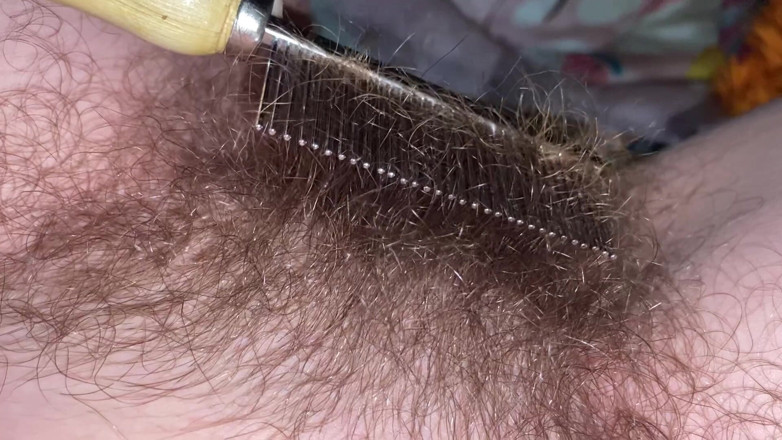 Cuteblonde666: Brushing My Bush