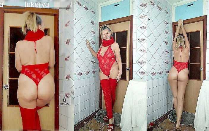 Cherry Lu: Pour les fétichistes, Lukerya combine des vêtements rouges incongrues