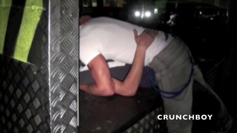 Raw French Bad boys: Tyon šuká v baru se 2 nejlepšími opukaným chlapci