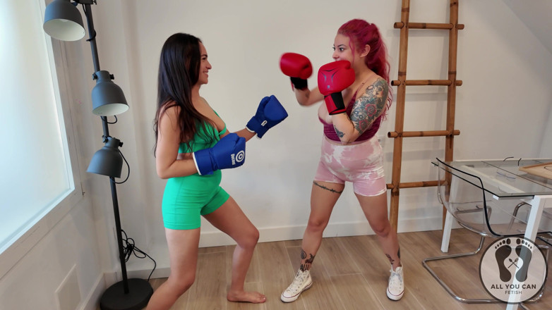 All You Can Fetish: 4K女性ボクシングファイターの胸が跳ね合い、パンチを叩き合う