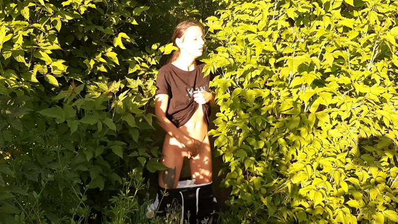Lesbian-candys: Risky Outdoor Female Masturbation in Nature