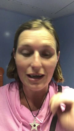 在这个过程中在火车上撒尿并喷在座位上