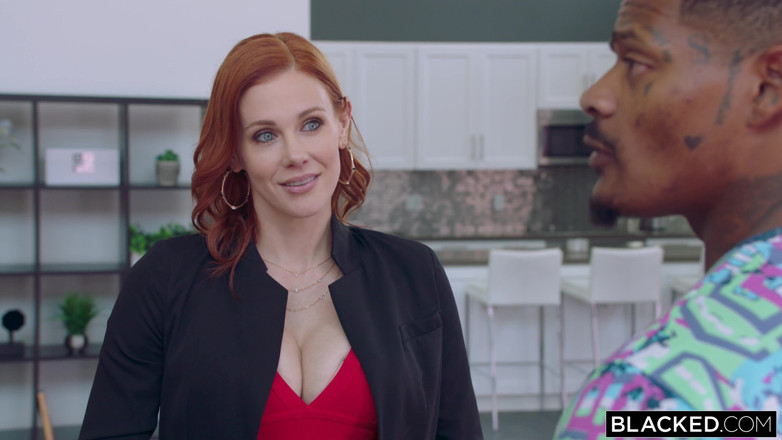 Blacked: Blacked Maitland Ward kini besar sahaja