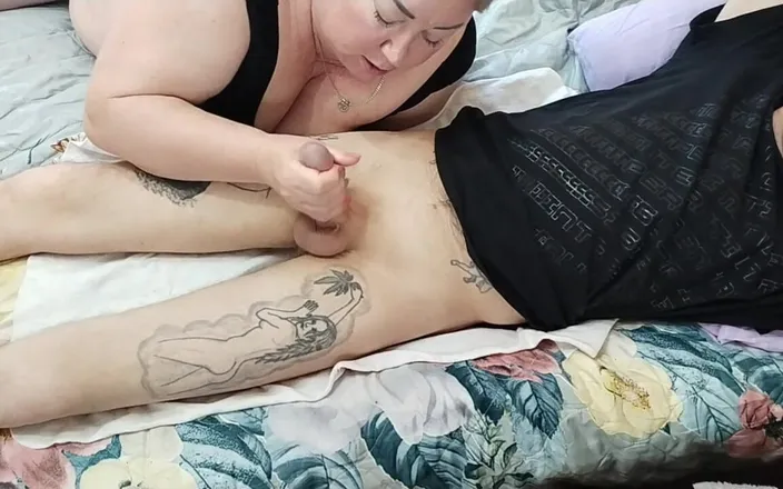 Zona901: Mother-in-law Likes to Give Me a Deep Blowjob Before Work