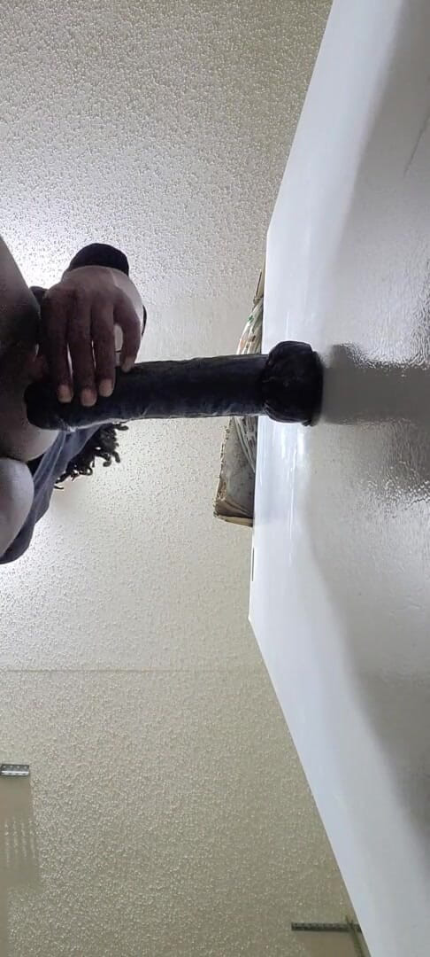 Truestarr: 14 inçlik dildo beni maksimuma kadar genişletiyor. İşememi sağladı
