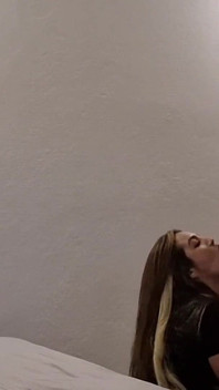 Une MILF Mature Suce Une Grosse Bite