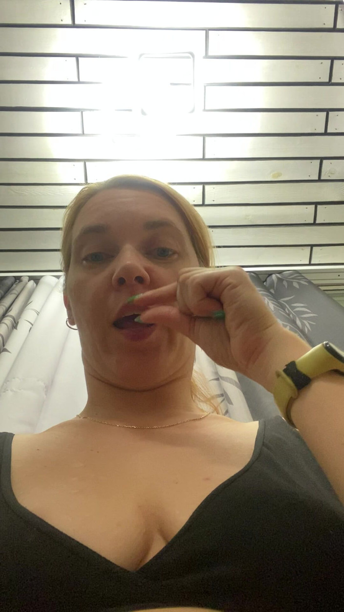 Hairy couple: Fantasme de femdom. Mots cochons