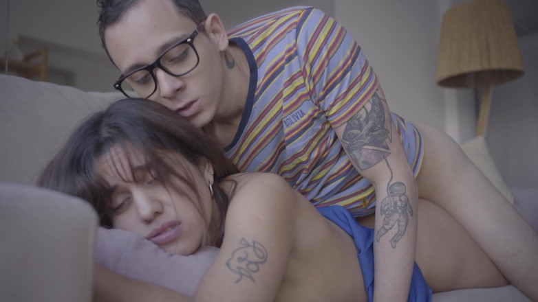 Primiciax: Kız arkadaşımın üvey kız kardeşini sikiyorum