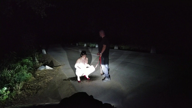 Toilet Mommy: Starý perverzní prase chcaní letní sex venku