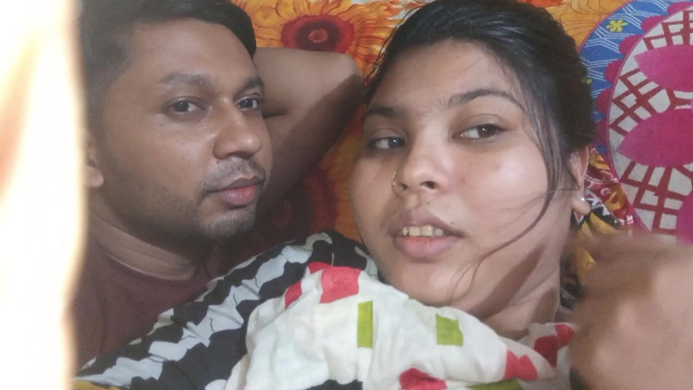 Desivideo: Une bhabhi desi s’amuse avec son mari 2025