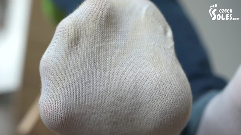 Czech Soles - foot fetish content: Velmi páchnoucí bílé ponožky Puma