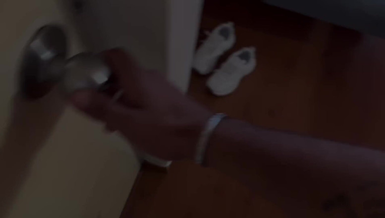 Fred_Nunexx: Hari Saya Berada Di Rumah Sendirian Dengan Kakak Tiri Saya...