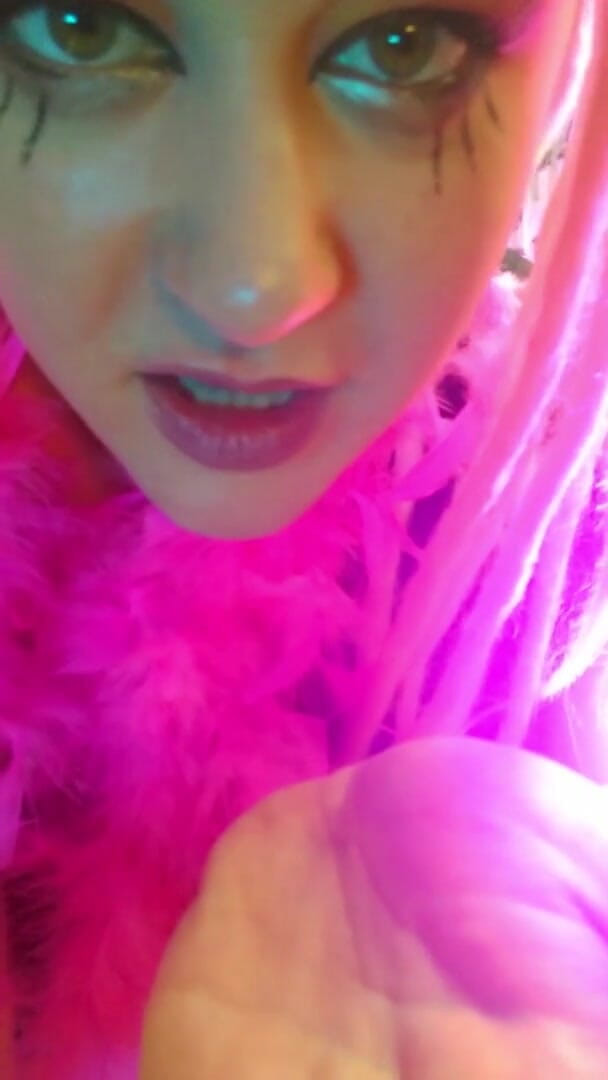 Campsissyboi: Vystříkej se mi na ruku a slurp To vypadá jako...