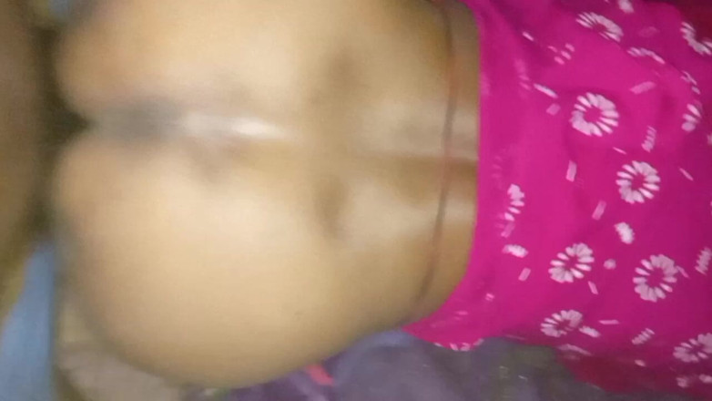 Bengaliauntykichut: Ho scopato la ragazza indiana facendola sedere sul mio cazzo