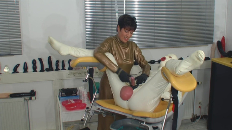 Rubber & Clinic Studio - 1ATOYS: CBT - mengisi bola saline