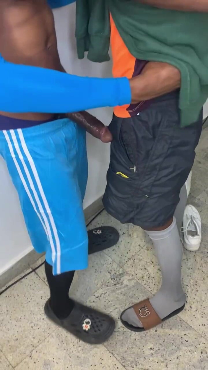 Stilesbhalifa1: Ngentot di lorong setelah gym